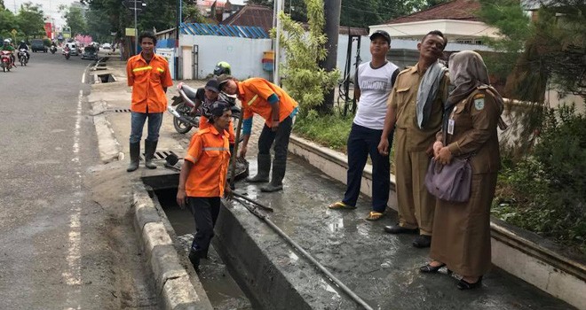 Untuk mengantisipasi genangan akibat hujan, maka seluruh drainase di Payo Lebar dibersihkan dari sampah.