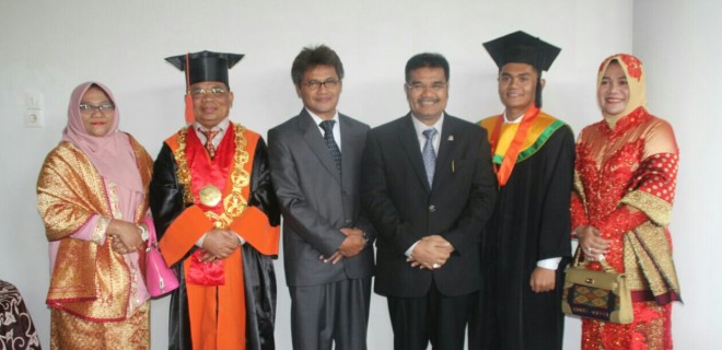 Sutan Adil Hendra (SAH) dan keluarga.