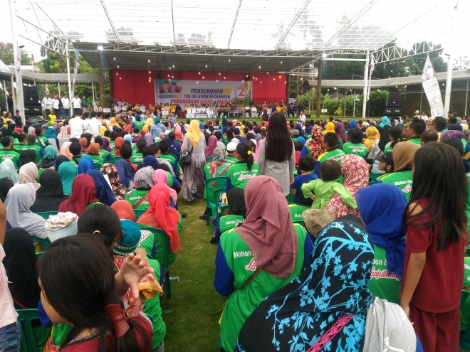 Tim dan Relawan pasangan Fasha-Maulana di Kecamatan Paal Merah 