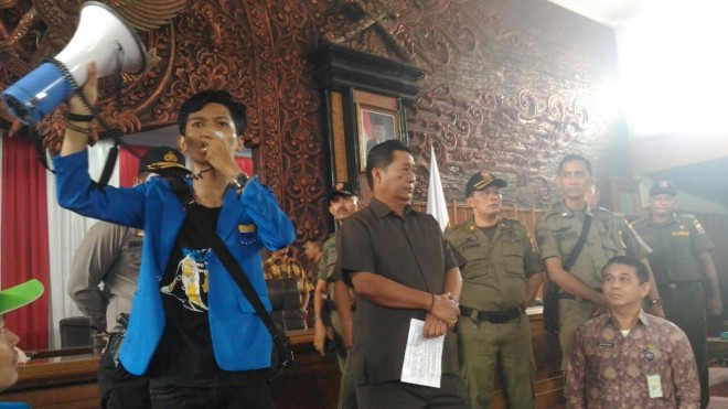 Orator menyatakan enggan bertemu dengan wakil Ketua DPRD Provinsi Jambi Chumaidi Zaidi