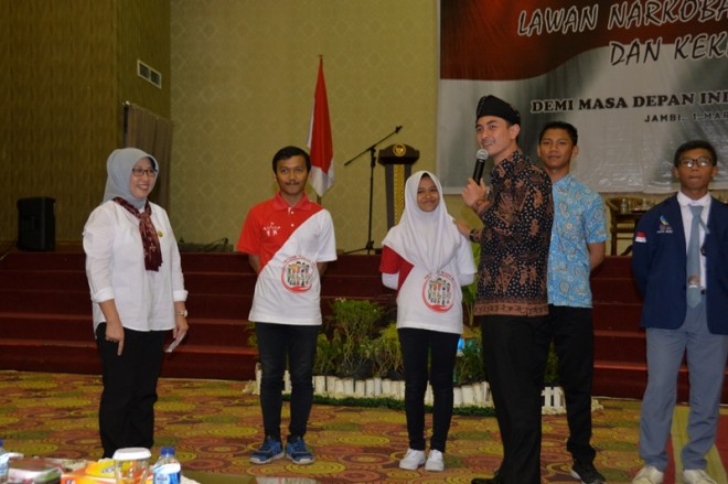 Gubernur Zola saat Sosialiasi Bahaya Narkoba, Pornografi dan Kekerasan.