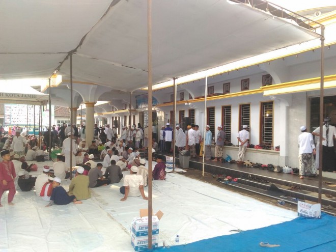 Antusias jamaah yang hadir di Masjid Al-Ihsaniyah