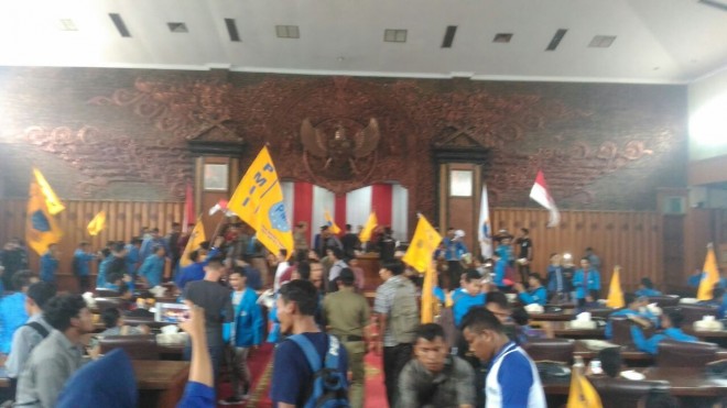 Unjuk rasa di Kantor DPRD Provinsi Jambi