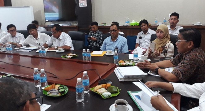Rapat Jalan Menuju Kampus Unja Mendalo Dilebarkan.