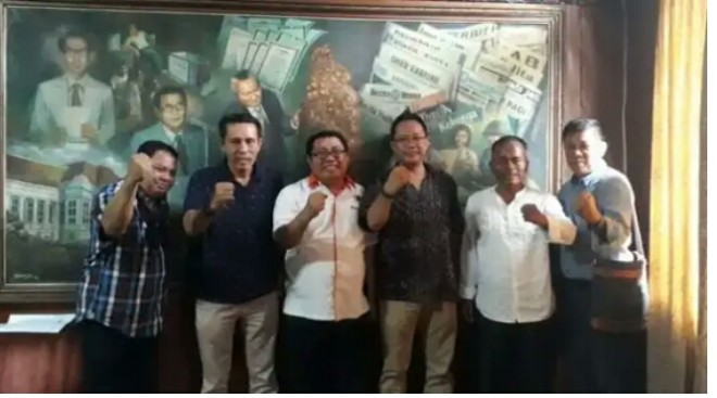 Foto bersama usai rapat pleno di perluas