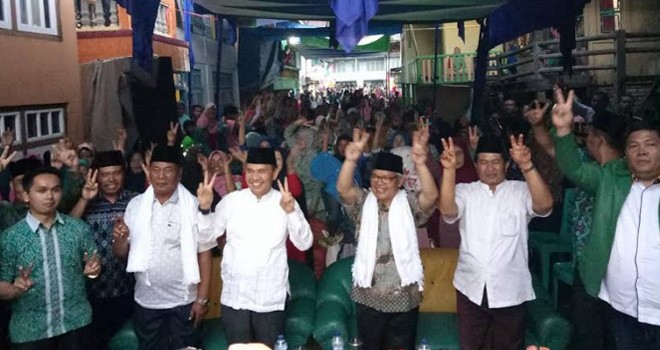 Kampanye pasangan calon bupati dan wakil bupati Kerinci, Adirozal-Ami Taher.