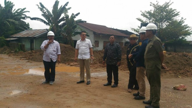 Tinjau pembangunan gedung Pasar Angel Duo modern.  