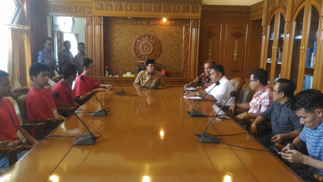 Wagub Fachrori Umar saat memberikan apresiasi