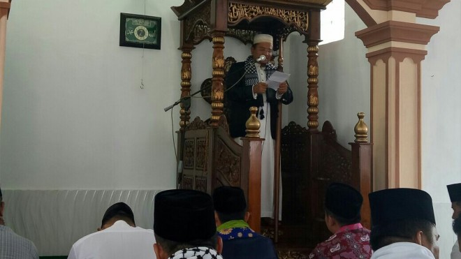 Dokter Maulana dalam mengisi khutbah