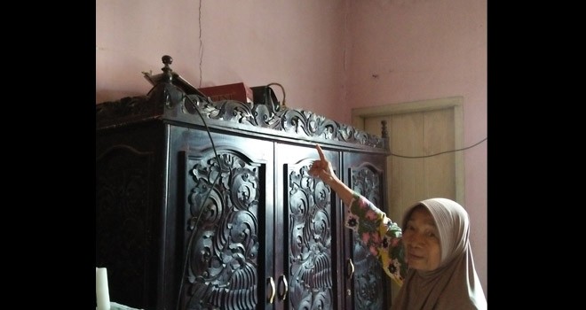 Rumah warga di RT 22 dan RT 36 yang rusak akibat penanaman tiang pancang pembangunan JCC.