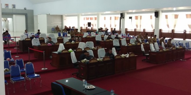 Ruang rapat paripurna.