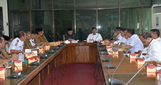 Wagub saat berdialog dengan 7 (anggota) Dewan Ketahanan nasional (Wantannas) yang dipimpin oleh Irjen Pol. Drs. Tjetjep Agus, selaku Plt. Sesjen Wantannas, bertempat di Ruang Utama Kantor Gubernur Jambi.