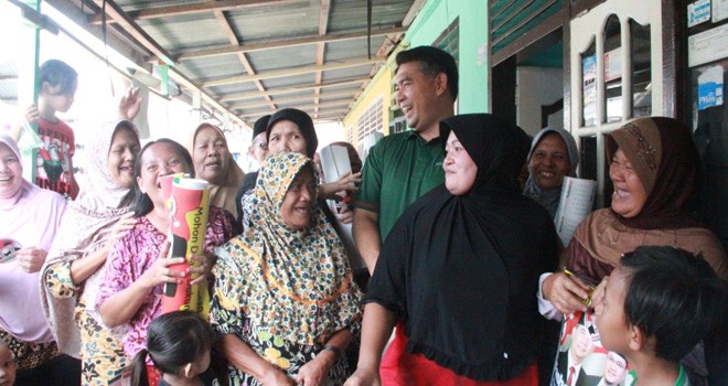 Sumringahnya Senyum Ibu-ibu Ini Saat Menyambut Kedatangan Sy Fasha.