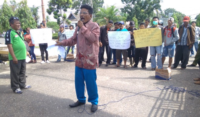 KPK Tiba Di Batanghari Di Sambut Unjuk Rasa.