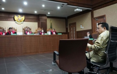 Setya Novanto saat duduk di kursi pesakitan dalam sidang perkara kasus dugaan korupsi e-KTP yang melilitnya, di PN Tipikor Jakarta Kamis (22/3). (Issak Ramadhan/JawaPos.com)