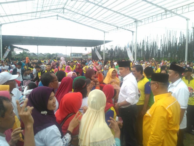 Ribuan warga memadati Ev Garden