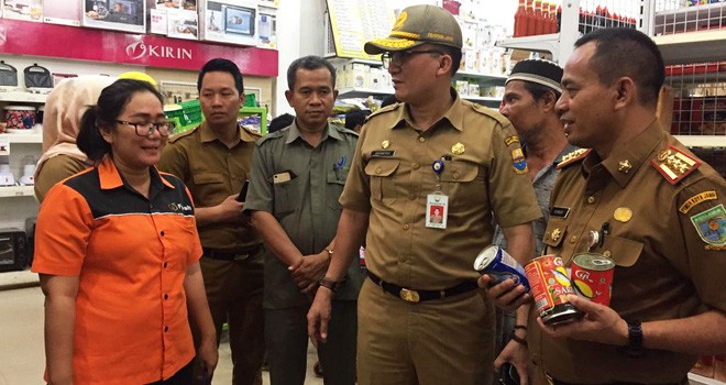 Satgas Pangan menelusuri Sarden Bercacing di Kota Jambi.