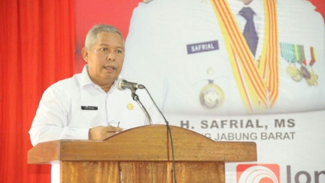 Bupati Tanjab Barat H. Safrial.