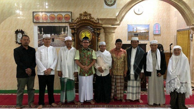 Kapolda foto bersama saat melaksanakan Safari Subuh Keliling di Sungai Penuh