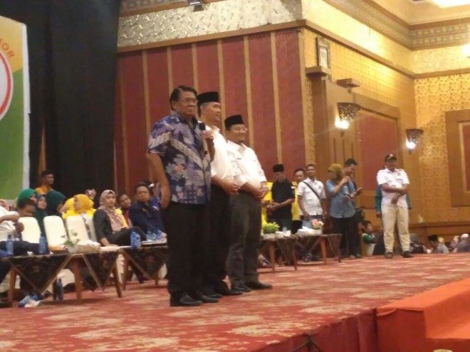 Pengukuhan tim relawan pemenangan Fasha-Maulana Kecamatan Pasar Jambi dan Kecamatan Jelutung, Jumat malam (30/3).