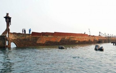 Sebuah kapal penumpang Inggris yang tenggelam karena serangan bom udara Jepang di Perang Dunia II telah berhasil diangkat di pantai Sri Lanka setelah 75 tahun. (BBC)