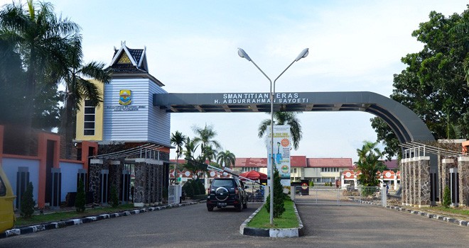 SMAN Titian Teras.