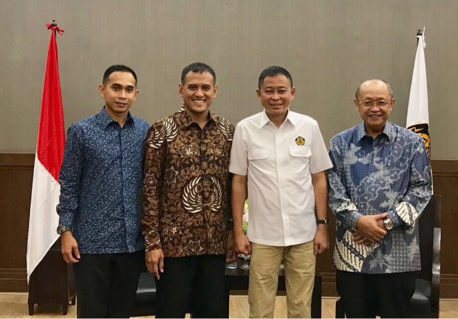 Dipo bersama menteri ESDM, Ignasius Jonan.