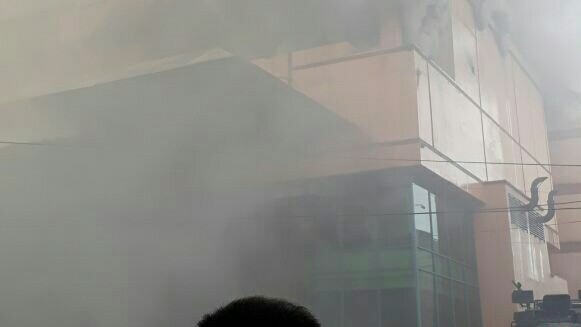 tiga orang yang mengalami sesak napas