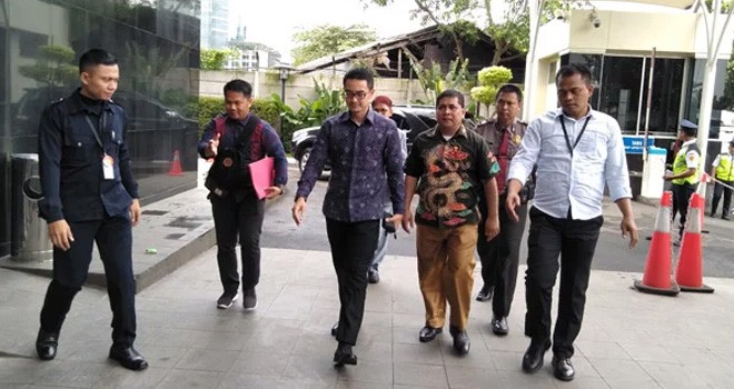 Gubernur Jambi, Zumi Zola .