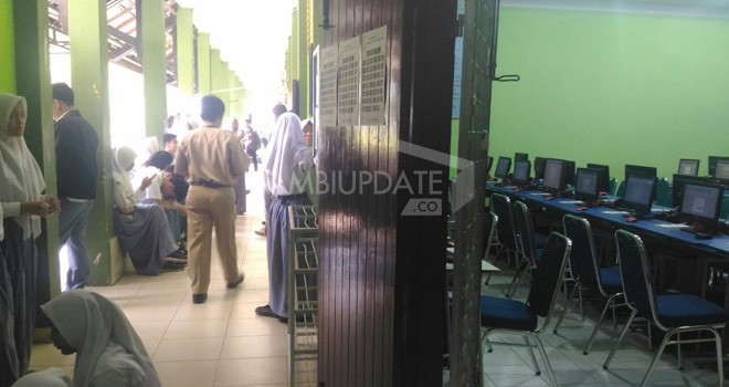 Kendala UN SMA di Jambi pada Hari Pertama.