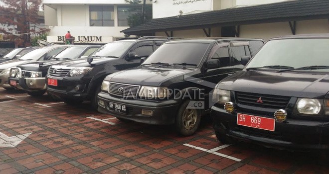 Mobil dinas Pemprov Jambi.