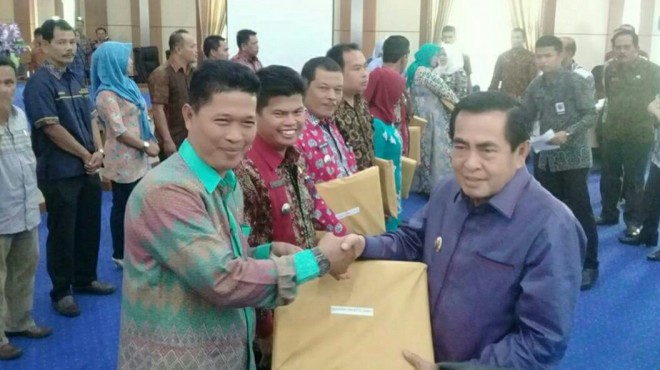 Penyerahan penghargaan wajib pajak