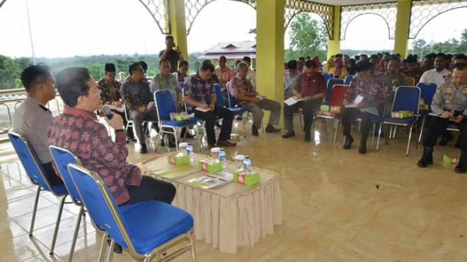 Rapat pemantapan pelaksanaan MTQ diarena utama jalan Pramuka Kamis (12/04)