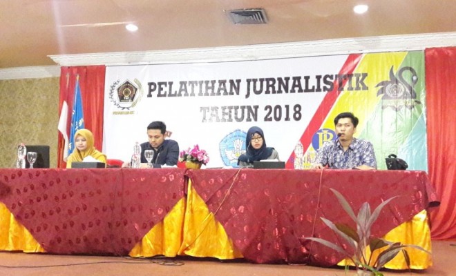 Kegiatan pelatihan jurnalistik dan Uji Kompetensi Wartawan (UKW), di aula Shanghai, Hotel Abadi Grand di Kota Jambi. 