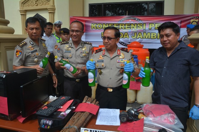Kapolda saat pres release di Mapolda Jambi.