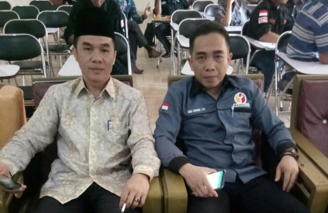 Ketua KPU Afdal, Bersama anggota Panwaslu Wawan Kurniawan.