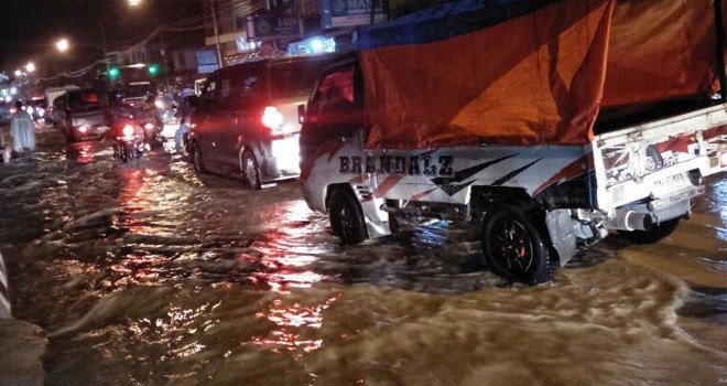 Banjir bandang di Sungaipenuh.