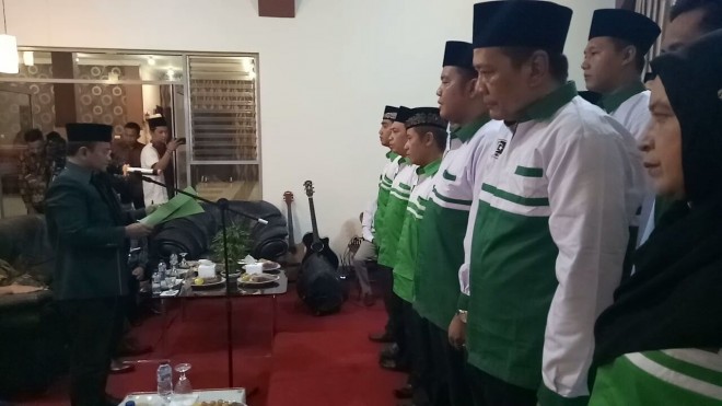 DR Maulana saat lantik Ketua KAHMI Tanjab Barat.