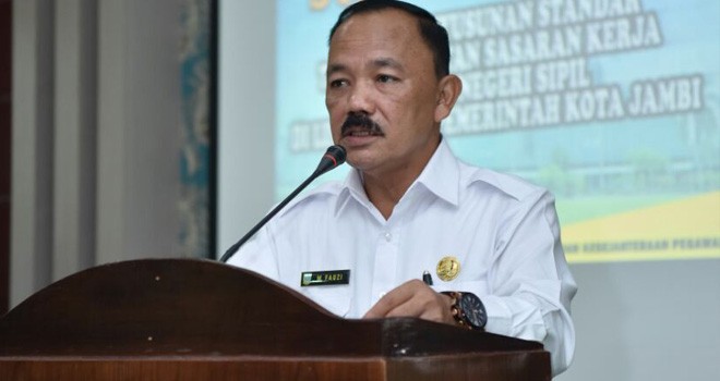 Pjs Wali Kota Jambi M Fauzi, menyampaikan Sambutan pada acara kegiatan bimbingan teknis penyusunan standar teknis sasaran kerja pegawai di lingkungan Pemkot Jambi.