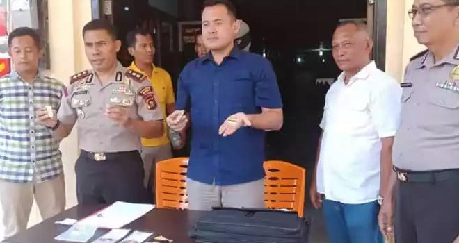Kapolres Bungo, AKBP Januario Morais, saat melakukan pres release di Mapolres Bungo, Rabu (18/4).