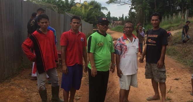 Dikomandoi Pujakesuma, Warga Kenali Asam Bawah Gotong Royong Perbaiki Jalan.