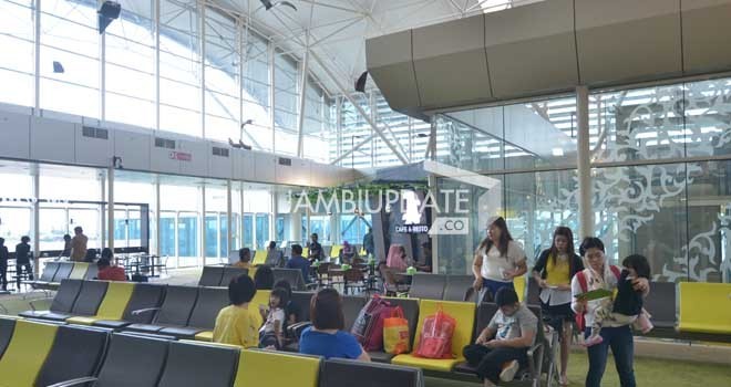 Ruang tunggu Bandara Sultan Thaha Jambi.