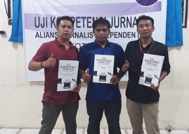Tiga jurnalis Jambi Ekspres yang mengikuti UKJ AJI Kota Jambi