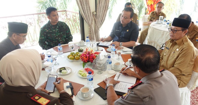 Pelaksana Tugas (Plt) Gubernur Jambi, Fachrori Umar saat Coffee Morning Bersama Unsur Forkompida.