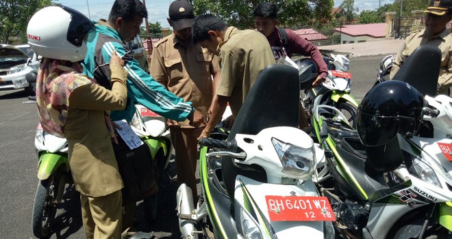 Kendaraan Dinas Kades di Tebo saat Diperiksa.