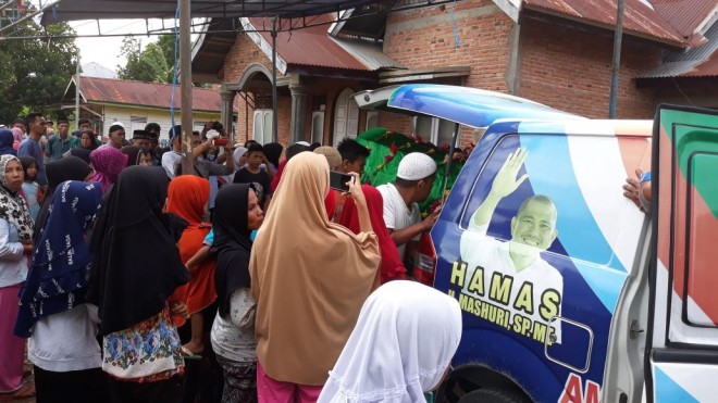 Jenazah Evy (47) korban pembunuhan saat dibawa pihak Polres Bungo ke RSUD Hanafie untuk di otopsi.