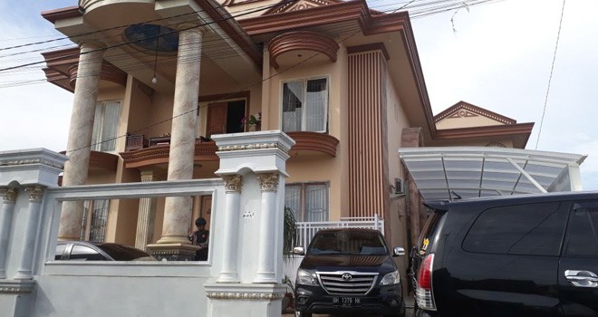 Salah satu rumah yang di gledah KPK Selasa kemarin (24/4).