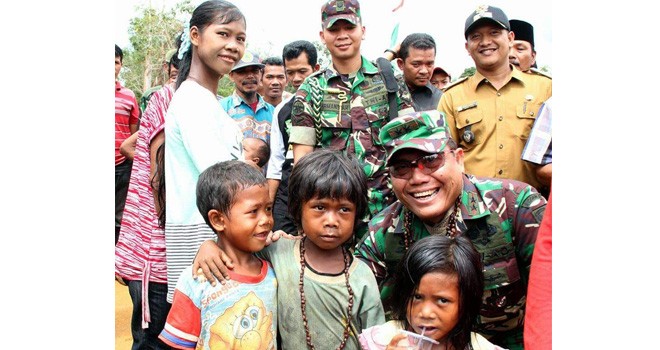 Kunjungan kerja Pangdam II/Swj, Mayjen TNI AM Putranto SSos wilayah Desa Lubuk Jering, Kecamatan Air Hitam, Kabupaten Sarolangun, Jambi, tepatnya di Kawasan Taman Nasional Bukit Dua Belas yang selama ini dihuni oleh Masyarakat Suku Anak Dalam (SAD).