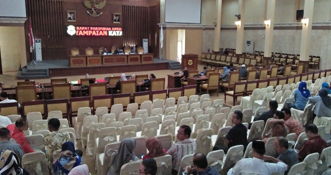 Suasana sidang LKPJ Bupati Tanjab Timur yang sepi.