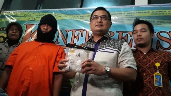 Direktur Resnarkoba Polda Jambi, Kombes Pol Eka Wahyudianta saat jumpa pers.
